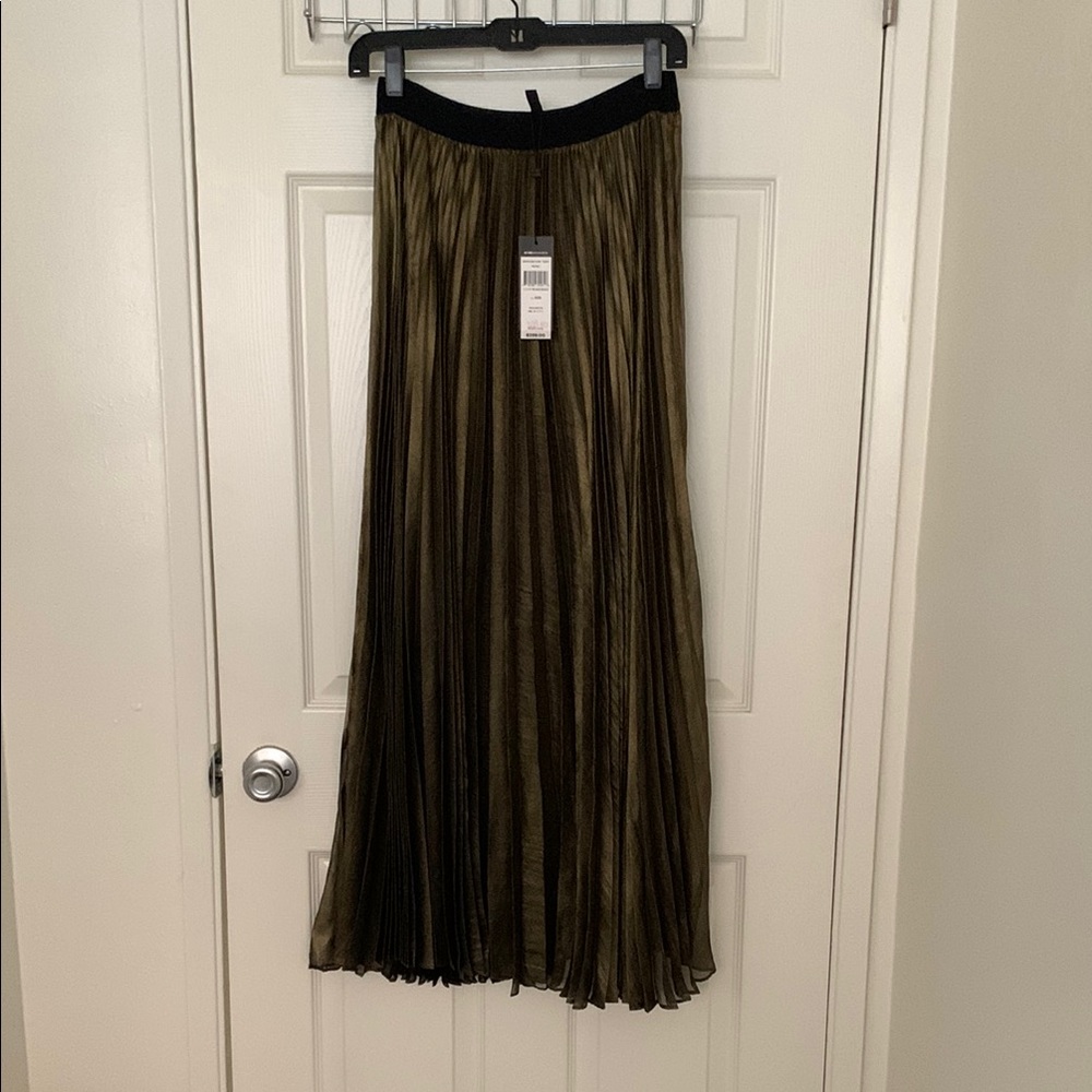 BCBGMaxAzria Green Pleated Maxi Skirt A-Line / brand new with tag